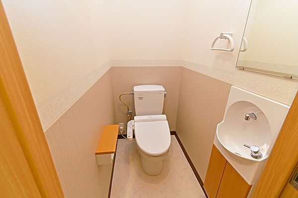 2号室　温水洗浄便座付きトイレ　手洗い付き　メゾンドルミール　高山市賃貸マンション