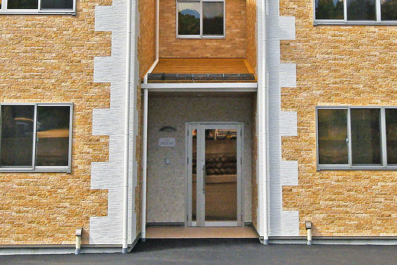 プリオール 賃貸アパート 高山市 エントランス