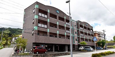 メゾンエミナース 高山市 賃貸 マンション 外観